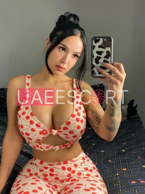 Alexia , bust size C, height 174, weight 67, age 27