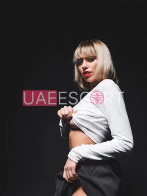 Aliya , bust size D, height 161, weight 49, age 22