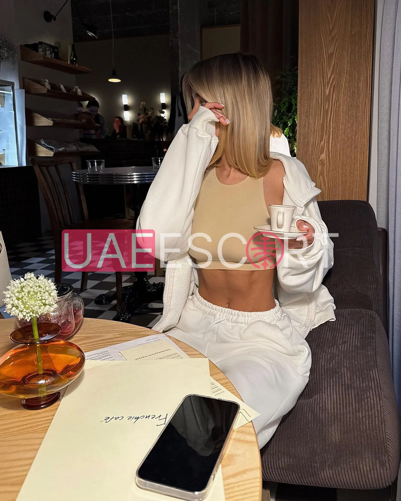 Eloise , bust size D, height 173, weight 60, age 25