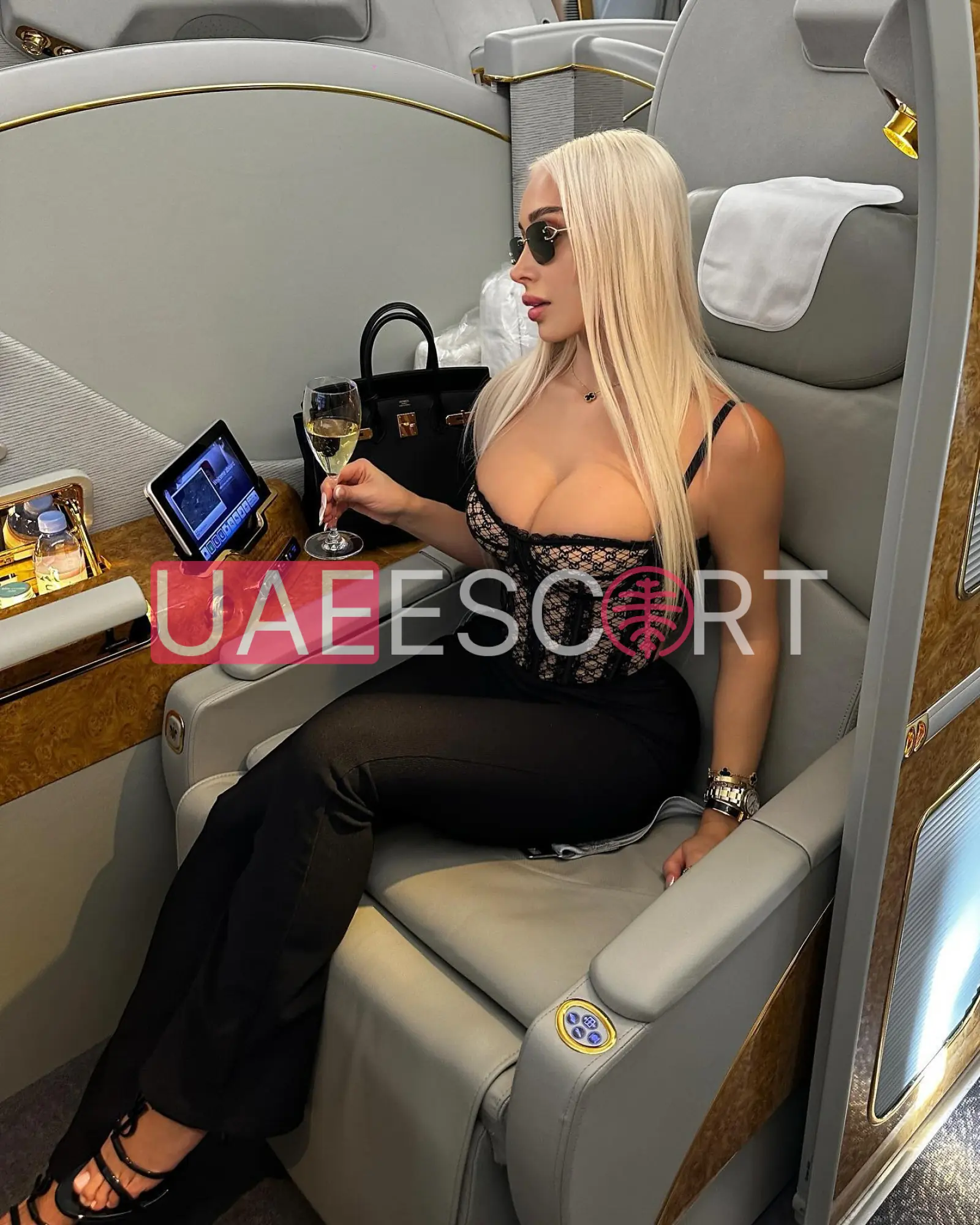 Danielle , bust size D, height 163, weight 56, age 27