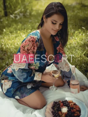 Isabela , bust size B, height 166, weight 57, age 23