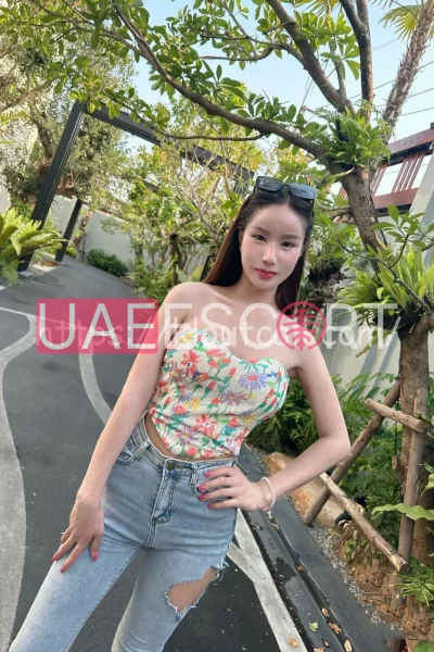 Ally, bust size C, height 163, weight 48, age 23