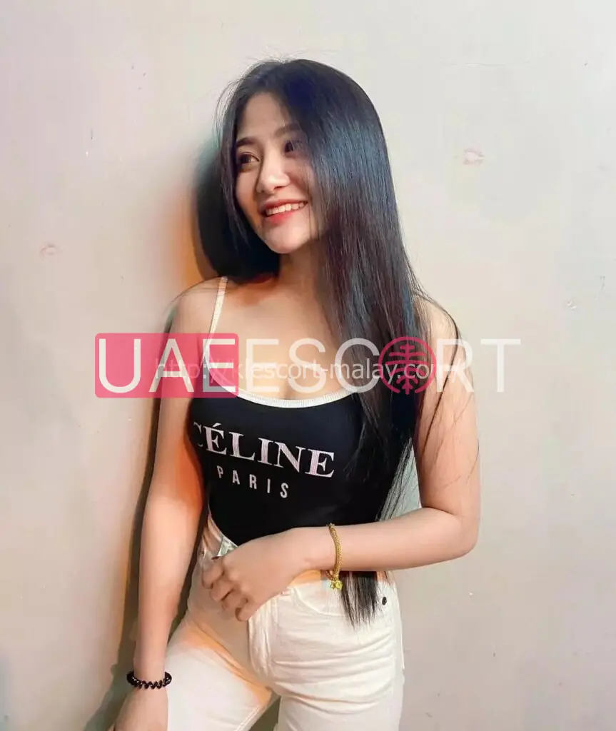 Aida , bust size C, height 162, weight 49, age 23