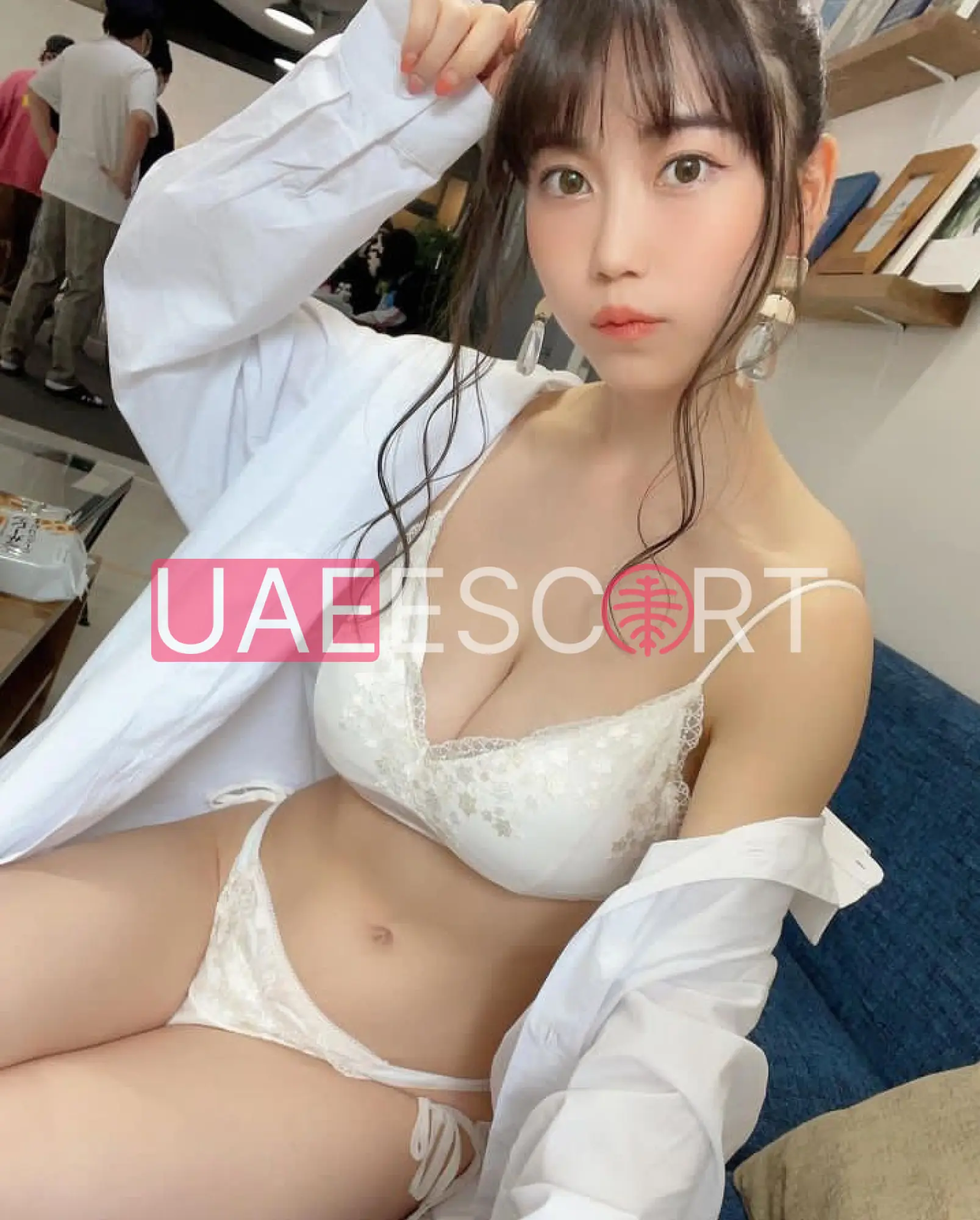 Kiara , bust size B, height 155, weight 50, age 23