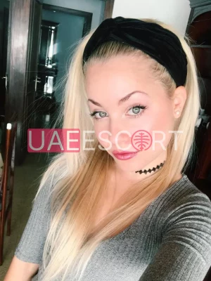 Corine , bust size B, height 173, weight 75, age 28