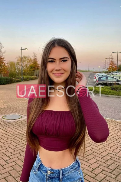 Bea, bust size B, height 170, weight 54, age 18
