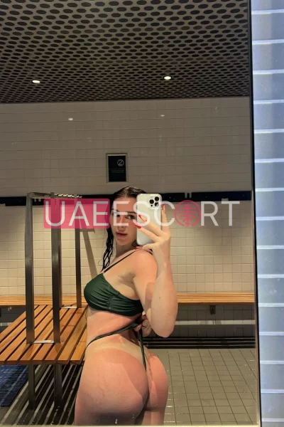 Aubrey, bust size B, height 165, weight 65, age 21