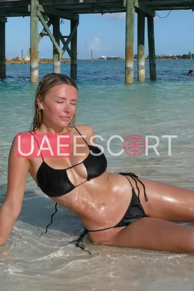 Beatrice, bust size B, height 165, weight 52, age 28