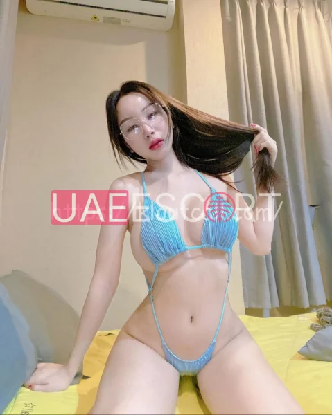 Ally, bust size C, height 163, weight 48, age 23, photo 3