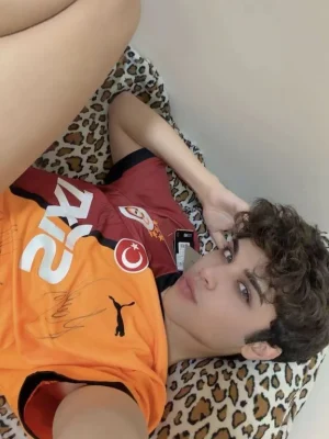Barry , bust size , height 170, weight 52, age 19