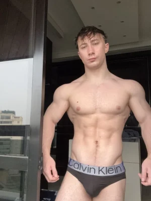Benjamin , bust size , height 173, weight 88, age 21